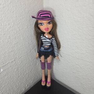 Vintage 2005 Bratz Treasures Yasmin Doll with Original Outfit & Shoes Pirate